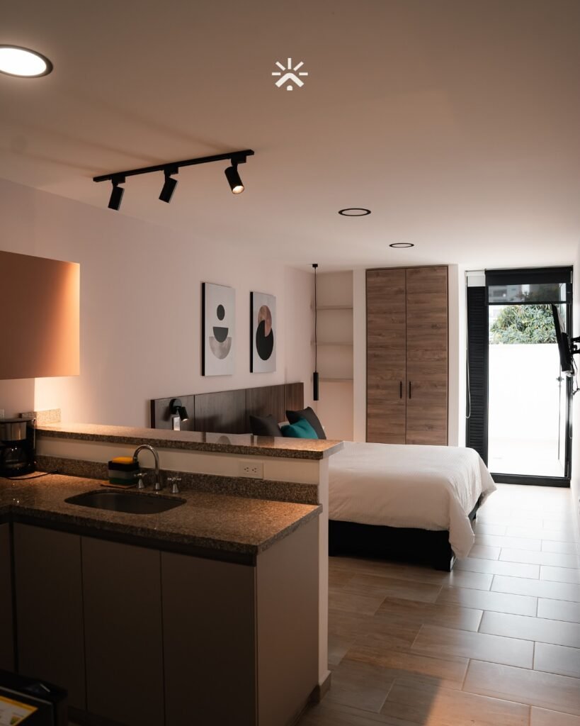 484246279 17863534278360669 1343301744799296457 n